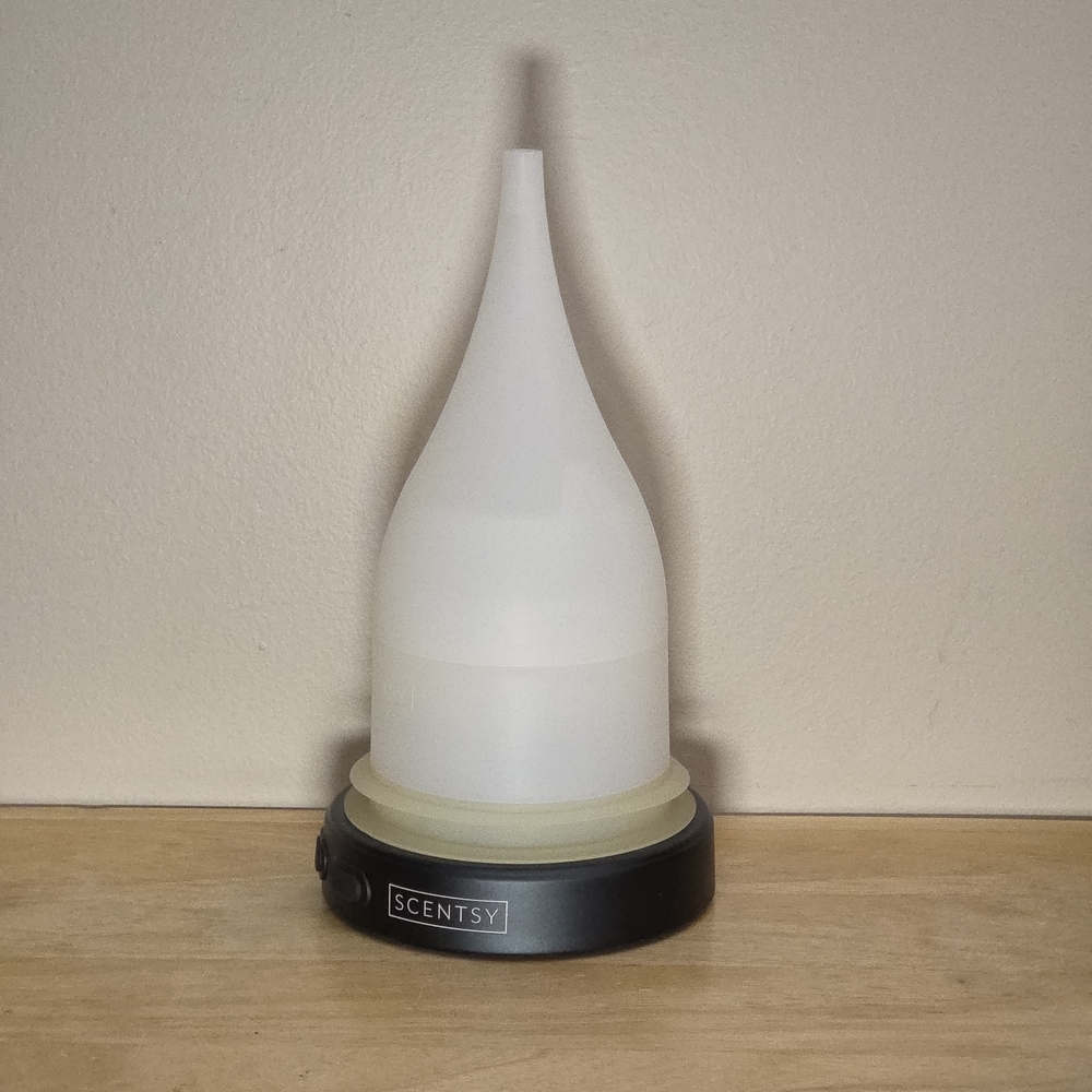 Scentsy Evolve Diffuser Complete With Boxes - Picture 3 of 4